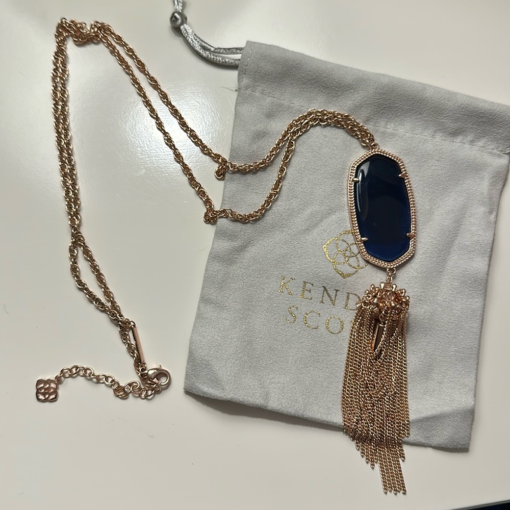 KENDRA SCOTT Navy Dusty Glass Rayne Necklace in Rose Gold